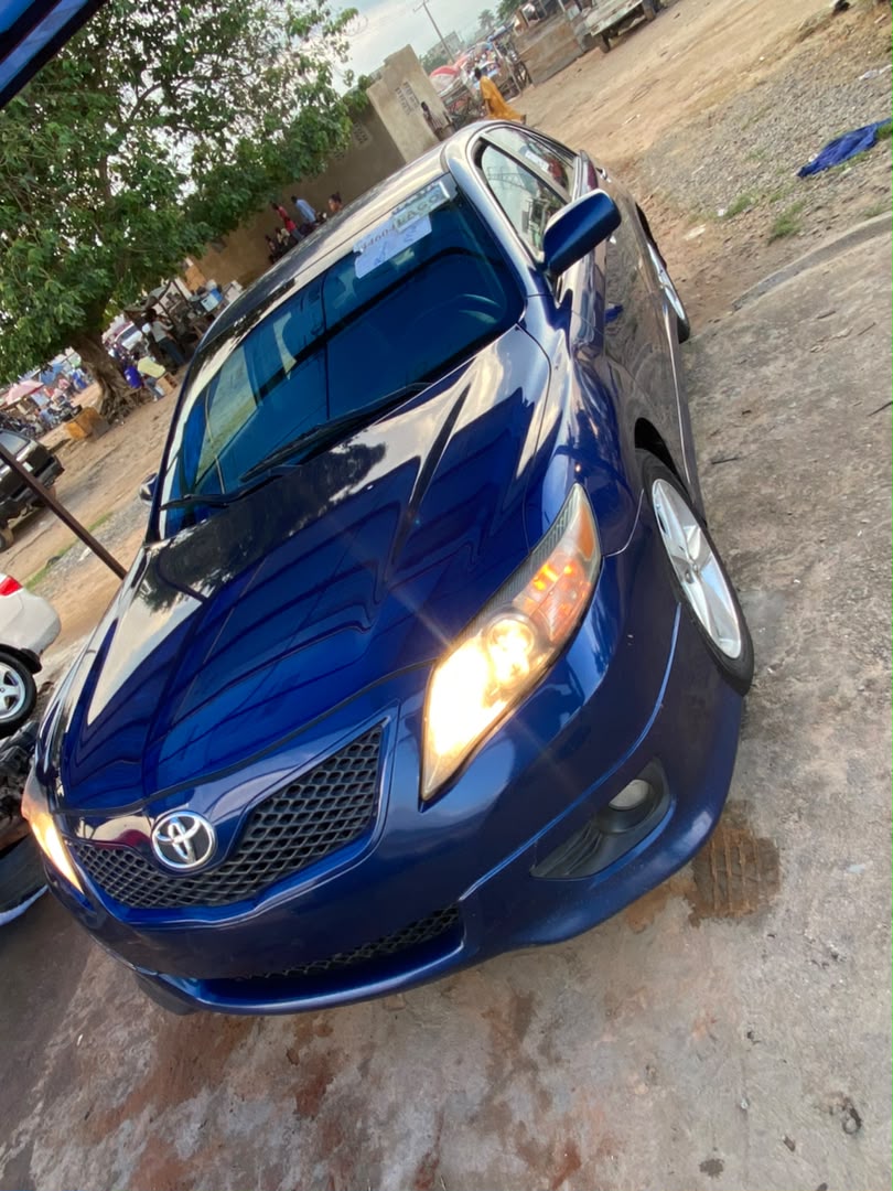 TOYOTA CAMRY